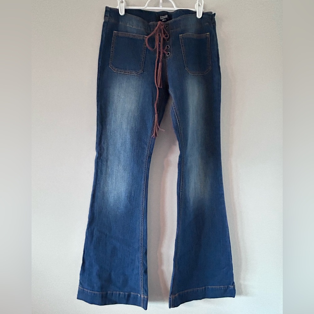 FOREVER 21 • Retro 70’s Bell Bottom Jean • 28 - Picture 1 of 7